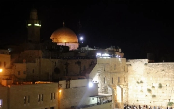 В Иерусалиме обстреляли автобус у Стены Плача — видео 