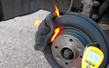 Как избежать возгорания тормозов автомобиля?