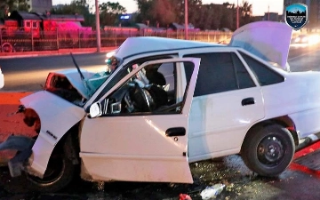 В Ташкенте водитель Nexia врезался в бетонное заграждение, есть погибший