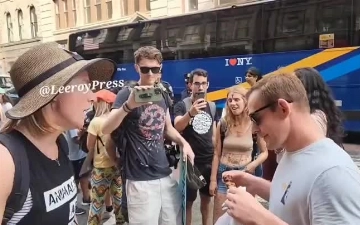 Мужчина съел шашлык на глазах у вегетарианцев во время митинга – видео