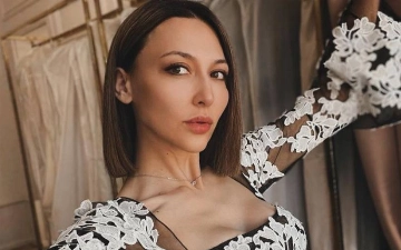 Певица Лола показала свой студенческий билет, который хранила ее мама — видео