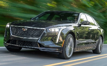 В сети появились фотографии обновленного Cadillac CT6 с камуфляжем