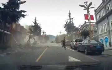 Появилось видео землетрясения в Сычуане, из-за которого погибли более 70 человек