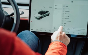 Машины с автопилотом сбивают с толку и пугают водителей 