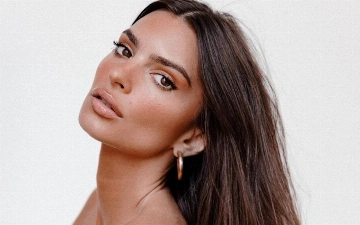 Эмили Ратаковски раскритиковали за совместное купание с сыном