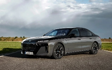 «Семерки» BMW получили новые моторы, включая гибрид для M-версии