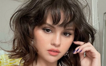 Селена Гомес обратилась к фанатам после заявления Хейли Бибер — видео