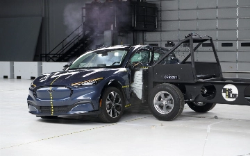 Ford Mustang Mach-E разбили в новом краш-тесте