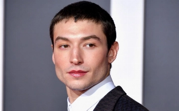 Эзра Миллер вернулся к съемкам «Флэша» после крупных скандалов