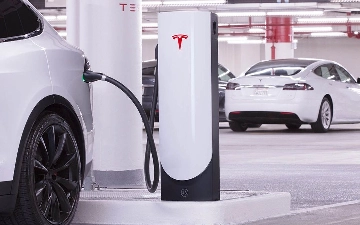 В Италии заряжать электромобили за год стало в 2,5 раза дороже