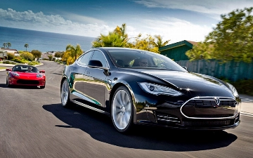 Илон Маск пообещал оснастить спутниковым интернетом движущиеся машины