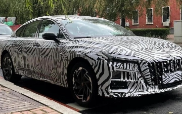 В сети показали интерьер новейшего седана Hongqi H6