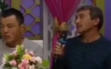 На узбекской передаче мужчина рассказал, как развелся с женой из-за того, что отказался бить ее – видео