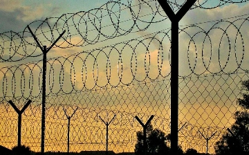 Польша начала строить колючие ограждения на границе с Россией 