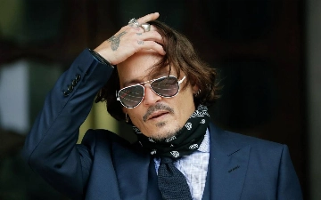 Появился новый кадр Джонни Деппа в роли Людовика XV – фото