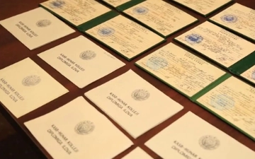 В Джизаке задержали группировку, изготавливавшую липовые дипломы колледжа