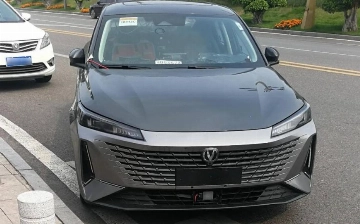 Changan выпустил красивый и дешевый седан Lamore