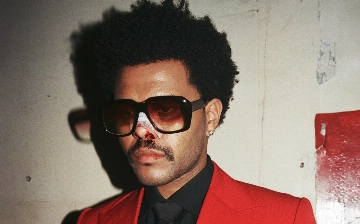 Папарацци застали The Weeknd с новой девушкой