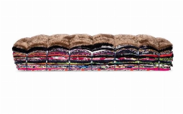 Balenciaga выпустила диваны, напоминающие узбекские курпачи – фото