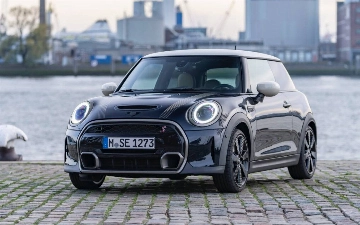 MINI презентовала хэтчбэк Cooper S Resolute Edition в новом цвете