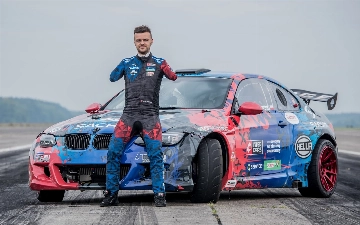 Безрукий водитель поставил мировой рекорд