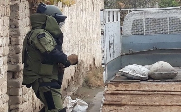 В Фергане мужчина принял за клад снаряд, который нашел на мусорке