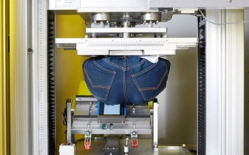 Samsung проверяют свои телефоны роботом-задницей