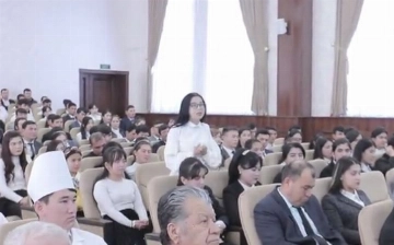 Студентка из Карши предложила создать «фабрику троллей» — её сразу же взяли работать в хокимият