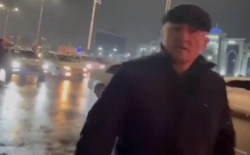 В Ташкенте озабоченный мужчина приставал к девушке на остановке — видео