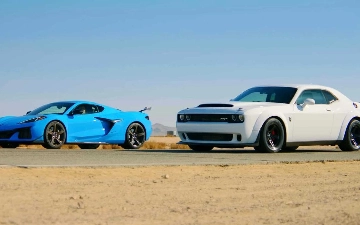 Chevrolet Corvette Z06 поставили против мощнейшего Dodge Challenger SRT Demon