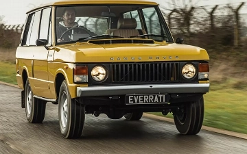 Классические Range Rover научились превращать в современные электромобили