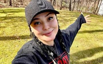 Шахло Зоирова показала свои таланты в кофейне – фото