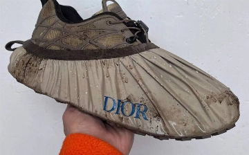 Dior начнет выпускать модные бахилы