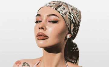 На Инстасамку пожаловались Путину за ее треки