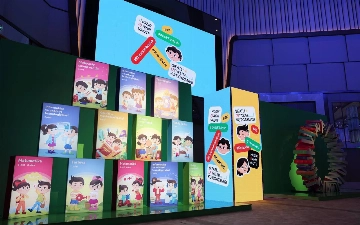 Шавкату Мирзиёеву презентовали учебники нового поколения