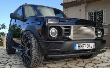 В Греции продают тюнингованную LADA Niva по цене BMW