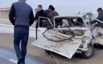 В Самарканде водитель «Жигули» столкнулся с автобусом, погибли два человека — видео