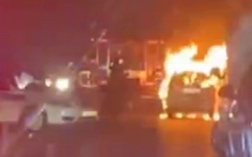 В Фергане беременная женщина подожгла себя в машине мужа — видео