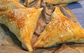 Сенат угостил вьетнамских гостей самсой за 100 тысяч и пловом за 215 тысяч сумов