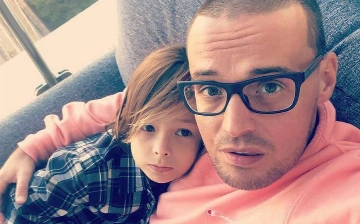 Гуф отказался оплачивать школу сына, а затем похвастался пачками денег