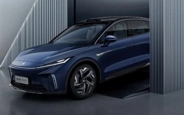 В Китае начали продавать кроссовер Rising Auto R7 с очень интересной фишкой