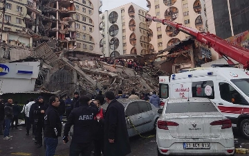 Turkiyada zilzila qurbonlari soni 284 nafarga yetdi