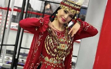 Мама Паризоды рассказала, что дочь стала танцовщицей из-за детской болезни