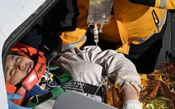 Девушку спасли из-под завалов спустя 11 дней после землетрясения в Турции (видео)