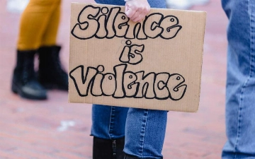 Испанская полиция будет информировать женщин о прошлом их мужчин