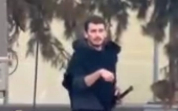 В Ташкенте мужчина перешел дорогу на воображаемой лошади