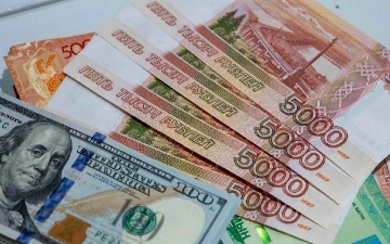 В Узбекистане подорожали доллар и рубль
