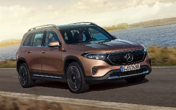 В сети показали интерьер нового Mercedes EQB