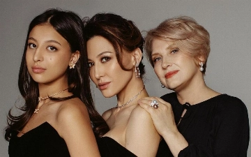 Лола Юлдашева поделилась снимками с семейной фотосессии