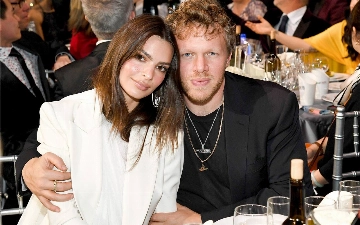 «Я стала очень худой»: Эмили Ратаковски призналась, что похудела до 45 килограммов из-за развода с мужем